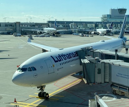 Airbus A330 von Lufthansa vor einem Flug von Frankfurt in die USA: Nordamerika-Flüge sind auch betroffen.