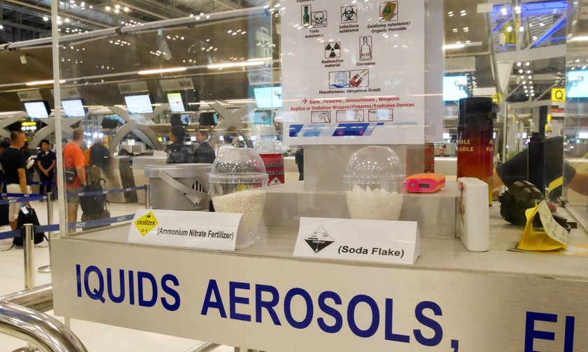 Übersicht über verbotene Gegenstände im Handgepäck: In Warschau können Reisende ihre Ggenstände jetzt per Post nach Hause schicken.