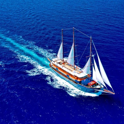 MS-Galileo lief 1992 als Zweimaster vom Stapel.