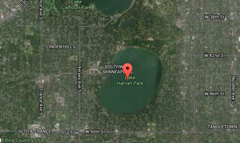Lake Harriet: Inzwischen ist das Flugzeug verschwunden, doch bis vor Kurzem konnte man bei genauem Hinsehen noch das hier erkennen: