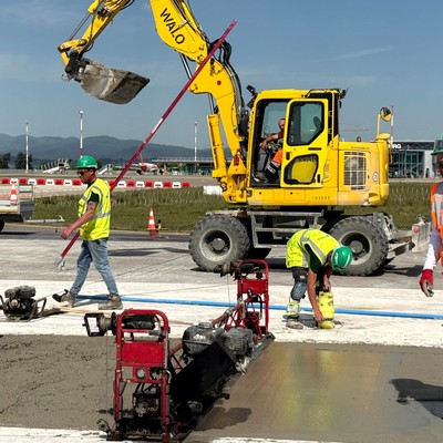 Es wird gearbeitet am FLughafen Basel/Mulhouse. 