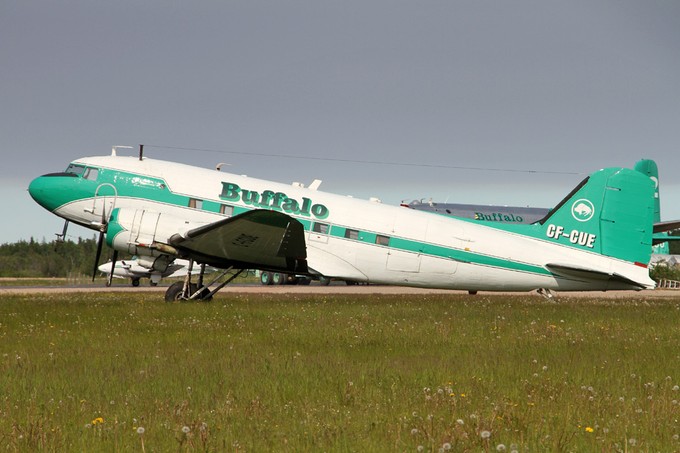 Oder diese Douglas DC-3.