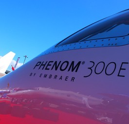 Light Businessejet aus Brasilien: Embraer zeigt erstmals in Europa die überarbeitet Version der Phenom 300, die Phenom 300E.
