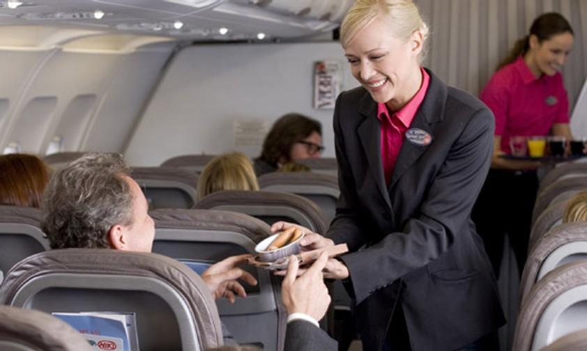 Flugbegleiterin von Niki: «Das macht dann 9,60 Euro, bitte».