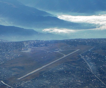 Flughafen El Alto in La Paz: Nomen est omen. Er liegt auf 4061 Meter über Meer.