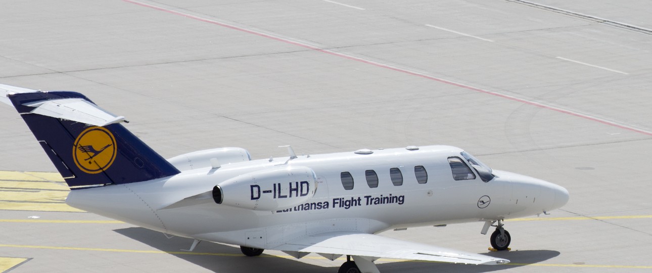 Lufthansa training plane