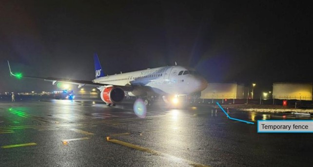 Airbus A320 Neo von SAS: Das Flugzeug nach dem es kurz vor dem Flughafenzaun zum Stehen gekommen site:airliners.de. 