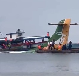 Wrack der Maschine: Die Rettungsarbeiten laufen.