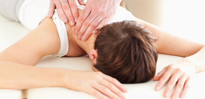 Chiropraktiker: Am Chiroport im Terminal C des Flughafens in Minneapolis/ St. Paul werden schmerzende Rücken und verspannte Schultern wieder eingerenkt.