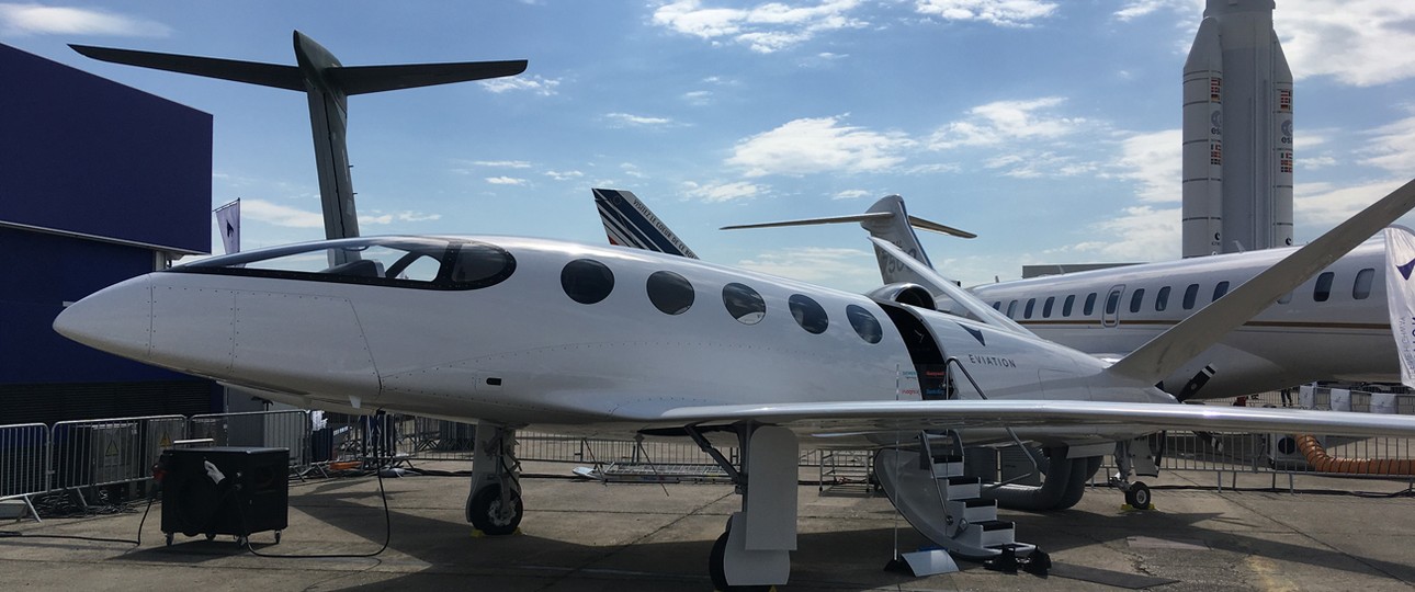 Die Eviation Alice auf der Luftfahrtmesse in Paris 2019. So sah der erste öffentlich gezeigte Entwurf aus.