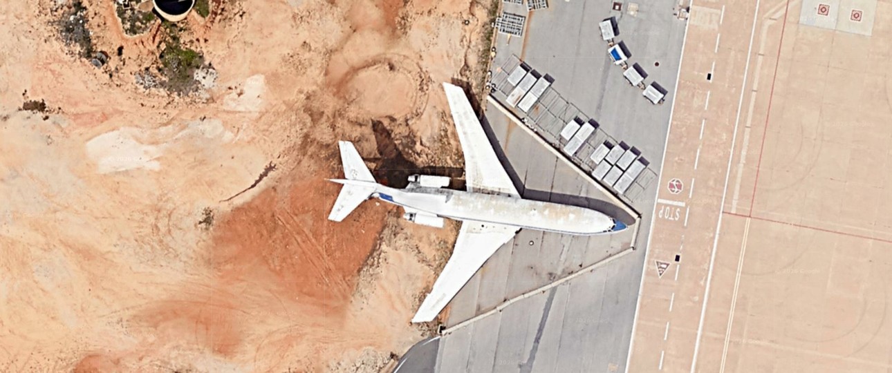 Die verlassene Boeing 727-100 am Flughafen Faro: Das Flugzeug landete dort am 11. April 2007.