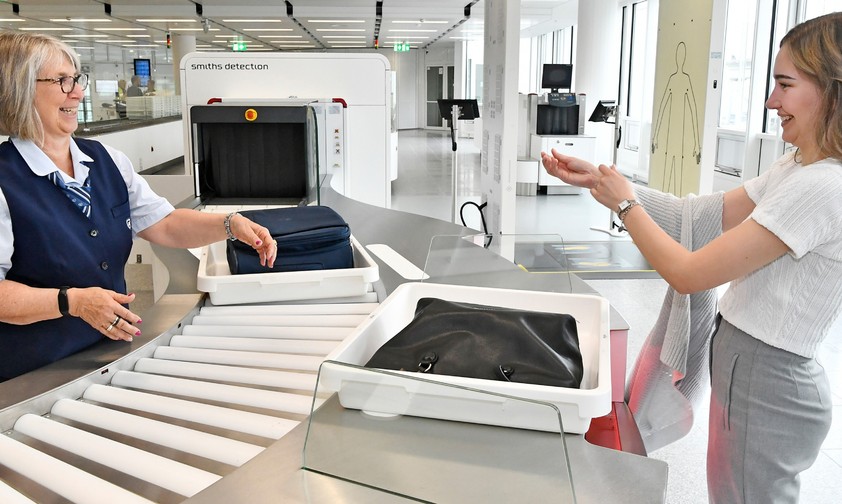 CT-Scanner am Flughafen München: Flüssigkeiten dürfen drin bleiben.