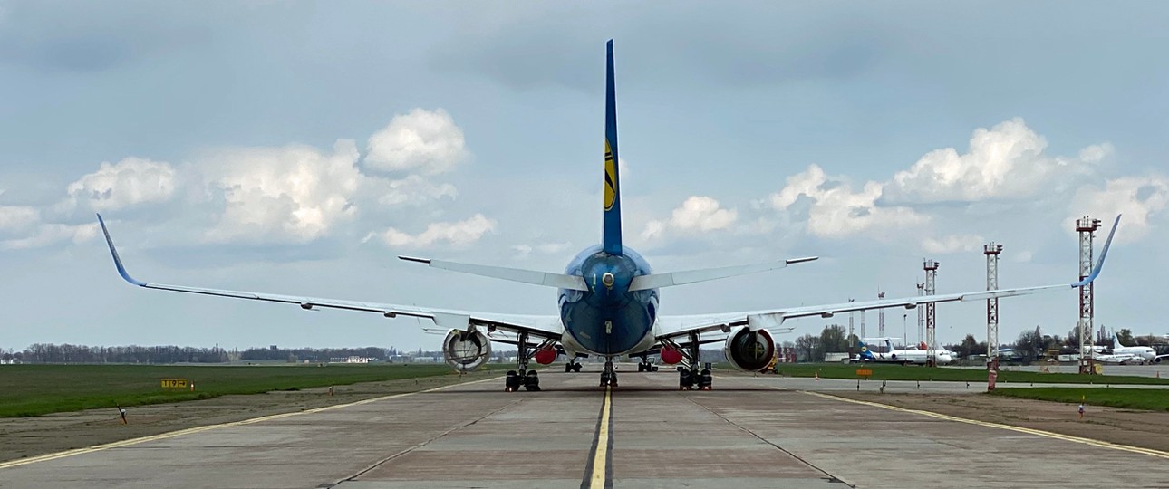 Geparkter Boeing-Jet von Ukraine International: Das Land soll eine neue Fluggesellschaft erhalten.