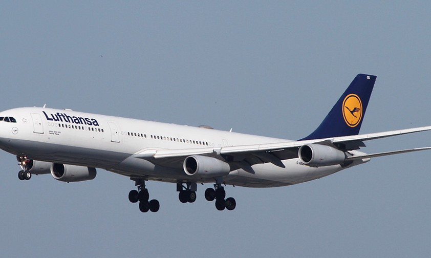 Airbus A340-300 von Lufthansa: Ein solches Flugzeug macht Probleme.