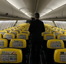 Pilot in einem leeren Ryanair-Flugzeug: Die Sicherheitshinweise sorgen für Diskussionen.