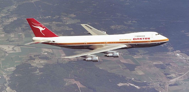 Insgesamt hat die Fluggesellschaft 14 Dreamliner bestellt. Sie ersetzen bis Ende 2020 die Boeing 747. Den ersten Jumbo-Jet hatte sie im August 1971 mit der VH-EBA, einer 747-200, erhalten.