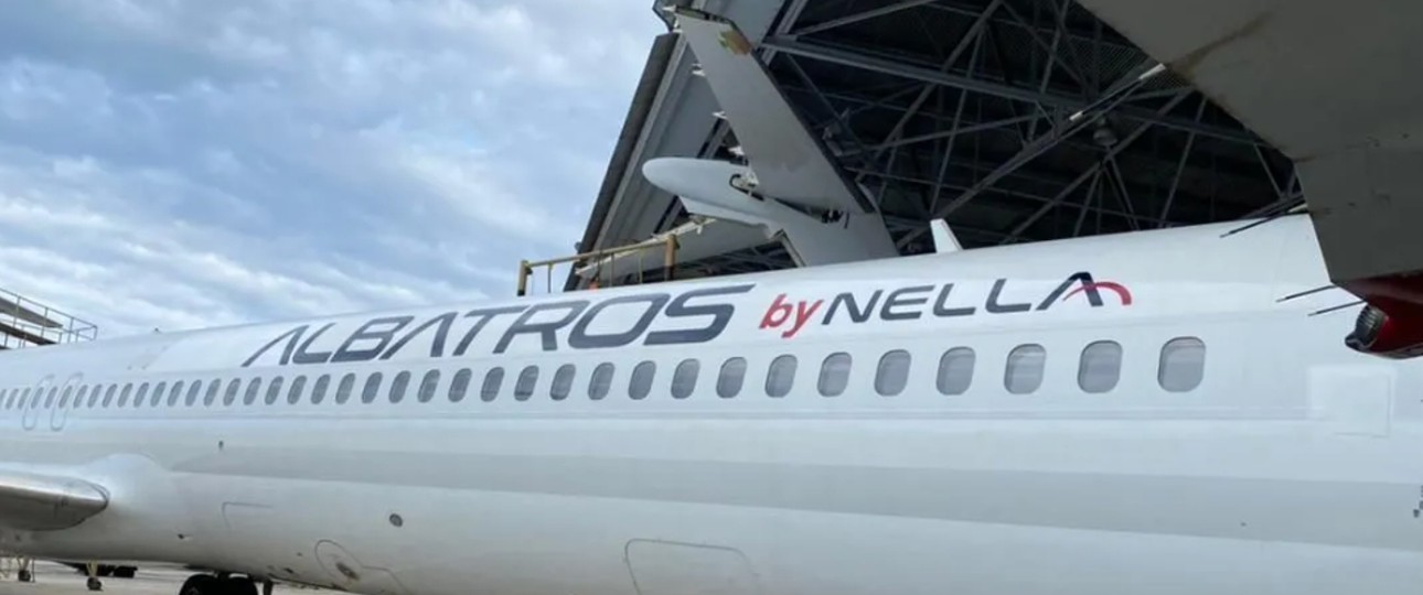 Die McDonnell Douglas MD-82 bei der Wartung: Nella ist an Bord.