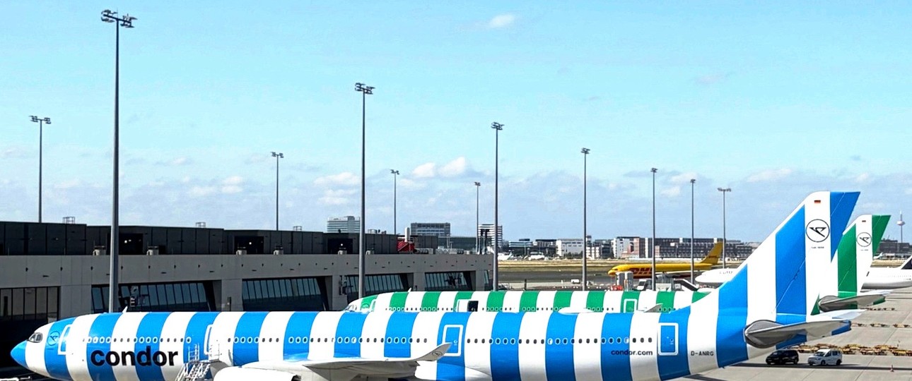 Airbus A330 Neo von Condor in Frankfurt: Die Fluglinie muss sparen.