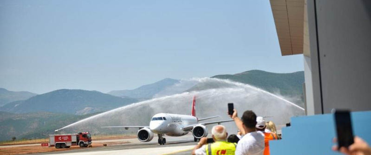 Landung von Helvetic Airways: Flüge von Zürich nach Kukës.