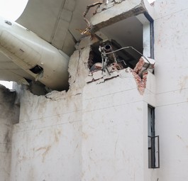 Indiens Premier Narendra Modi an der Absturzstelle von Flug AI171: Klarheit herrscht noch nicht.
