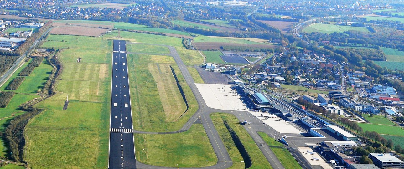 Flughafen Dortmund: Die Landeschwellen ähneln Zebrastreifen.