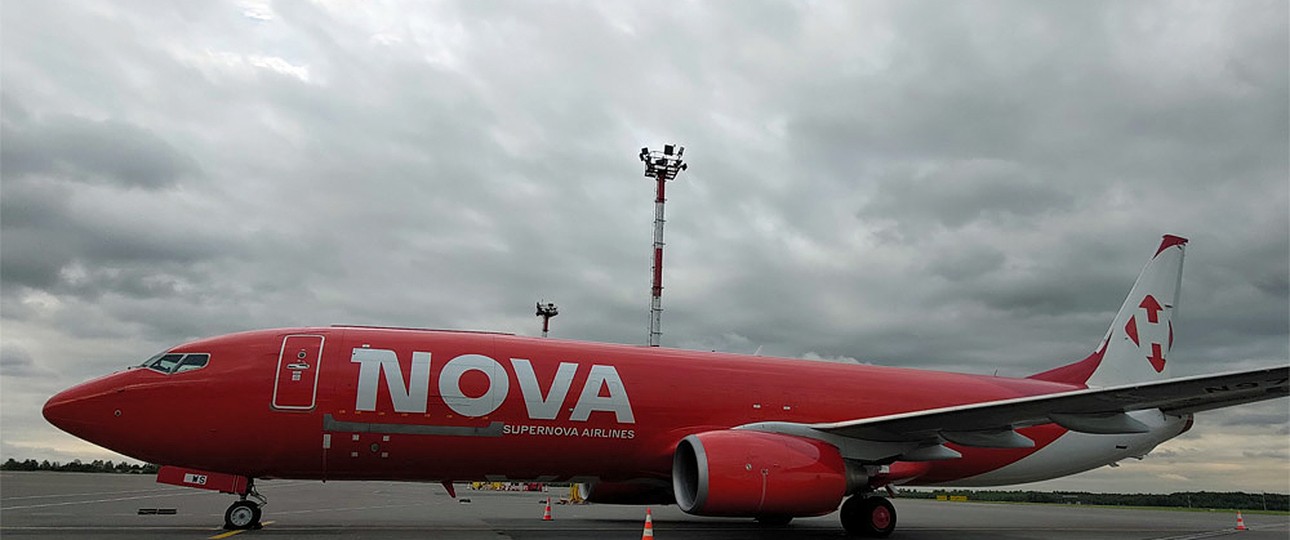 Die Boeing 737-800 in ihren neuen Farben: Künftig für Nova Poshta im Einsatz.
