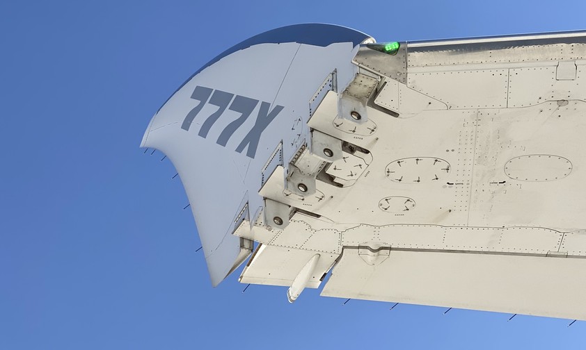 Hochgeklappte Flügelspitze einer Boeing 777X: Hat sie das Interesse von United geweckt?
