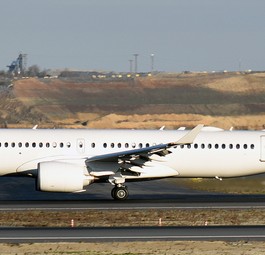 Airbus A220 von Egypt Air in neutraler Lackierung: Für Air Sinai unterwegs.