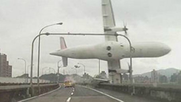 Am 04. Februar 2015 stürzte eine Turboprop ATR 72-600 von Trans Asia mit 53 Passagieren und 5 Crew-Mitgliedern in den Keelung-Fluss.