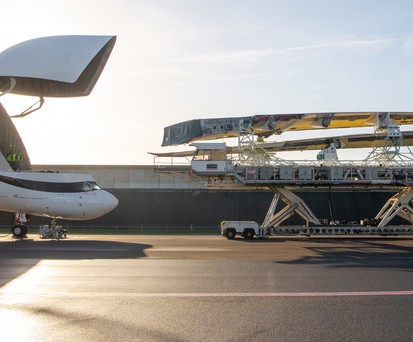 Beluga-XL-Beladung mit zwei A350-Flügeln: Die Flotte wird aus sechs Jets bestehen.