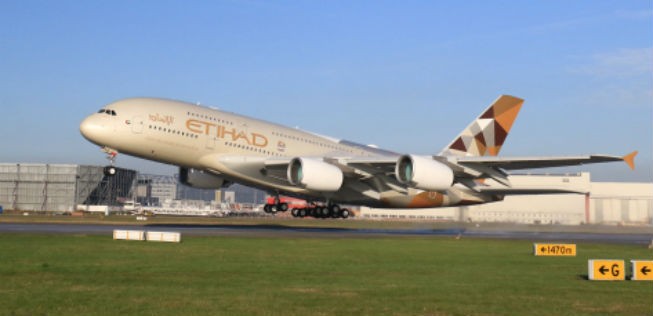 Im Airbus A380 von Etihad kriegt man sein Essen bereits aus den neuen Galleys serviert.