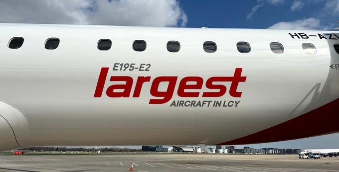 Ein Auftrag aus der Schweiz: Helvetic Airways bestellt drei weitere Embraer E195-E2 und sichert sich Kaufrechte für nochmal fünf der Maschinen.