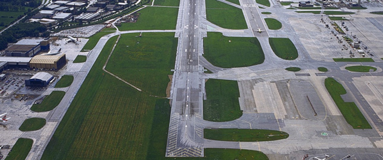 Piste in Gatwick: Eine zweite soll her.