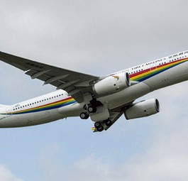 Airbus A330-200 von Tibet Airlines: Zuerst fliegt die Maschine zu Testzwecken von Lhasa nach Chengdu und Peking.
