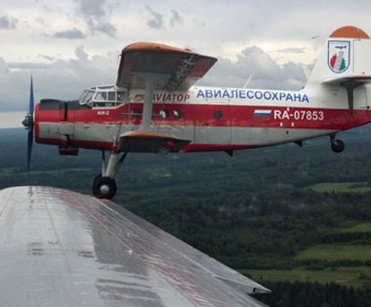 Antonov An-2 einer Feuerwehreinheit zur Waldbrandbekämpfung: Angetrieben von einem Neunzylinder-Sternmotor.