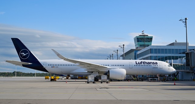 lufthansa airbus a350 900 d aixv muc (1)