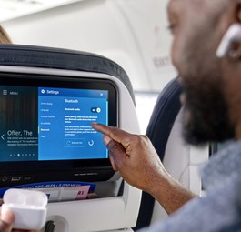 Reisender bei United mit Kopfhörern: So soll es sein. 