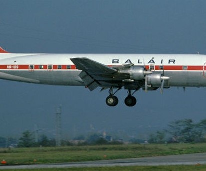 Auch bei der <strong>Douglas DC-6</strong> waren Feuer an Bord der Grund für ein viermonatiges Grounding im Jahr 1947. Unter anderem hatte ein Brand zum Absturz von United-Flug UA608 geführt. Für mehrere Millionen Dollar mussten an den Flugzeugen Anpassungen vorgenommen werden, bevor sie wieder fliegen durften.