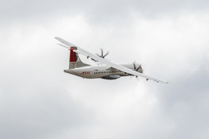 Die Leasinggesellschaft Nordic Aviation Capital kauft bis zu 100 Flieger bei ATR. Zum einen ordert sie 35 ATR 42 und 72 fest, für weitere 35 Exemplare sichert sie sich eine Option und für weitere 35 Kaufrechte.