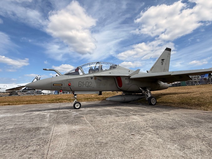 Eine Alenia Aermacchi T-346A der Aeronautica Militare wird von Leonardo gezeigt.