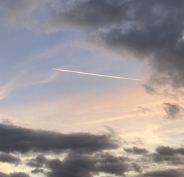 Flugzeug am Himmel über Nordrhein-Westfalen: Es geschah im Reiseflug.