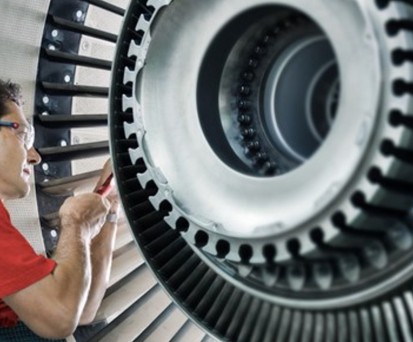 Arbeiter bei SR Technics: Wie viele Stellen gehen verloren?