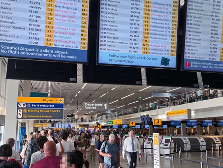 Warteschlangen am Flughafen Amsterdam Schiphol: Diese Mal wegen einer eingestürzten Decke.
