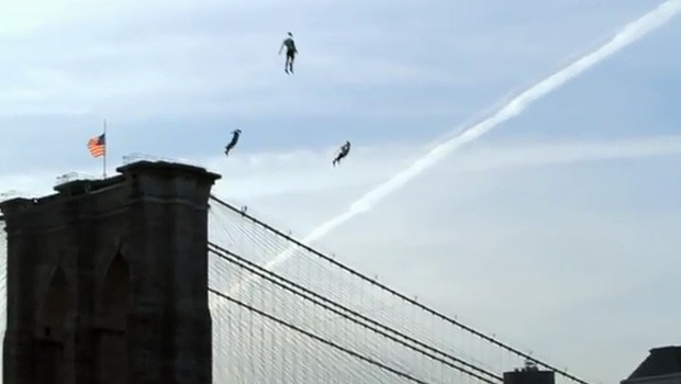 Ungewöhnliche Marketingaktion: Fliegende Menschen über New York City