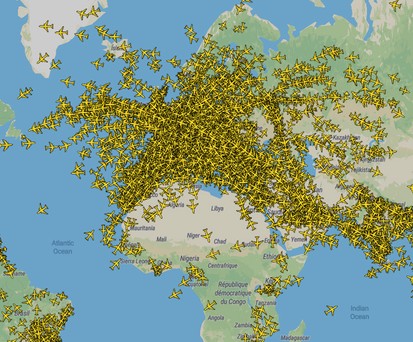 Flugzeuge, die am 30. Dezember um 13 Uhr in der Luft waren: Immer mehr Flüge, immer weniger Tote.