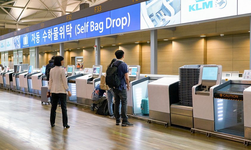 Passagiere checken ihr Gepäck selber ein (hier am Flughagen Incheon in Korea): Werden sie an dieser Stelle künftig womöglich auch gewogen?