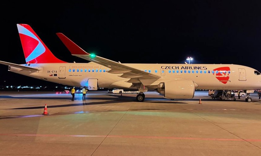 <p class="wp-block-heading">CSA Czech Airlines hat <a href="https://www.aerotelegraph.com/csa-wird-zur-geister-airline">nach 101 Jahren Ende Oktober ihren eigenen Iata-Code verloren</a>. Die Airline ist Teil der tschechischen  Smartwings. sie fliegt nun nur noch für die Mutter.</p>