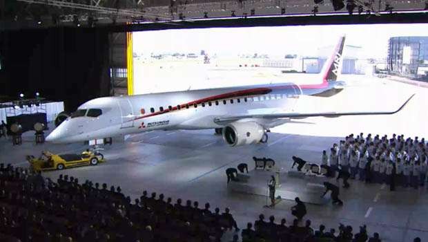 Am 18. Oktober wurde er erstmals öffentlich präsentiert. Das Regionalflugzeug soll im zweiten Quartal 2015 erstmals fliegen und ab 2017 ausgeliefert werden. Erstkunde ist ANA All Nippon Airways.