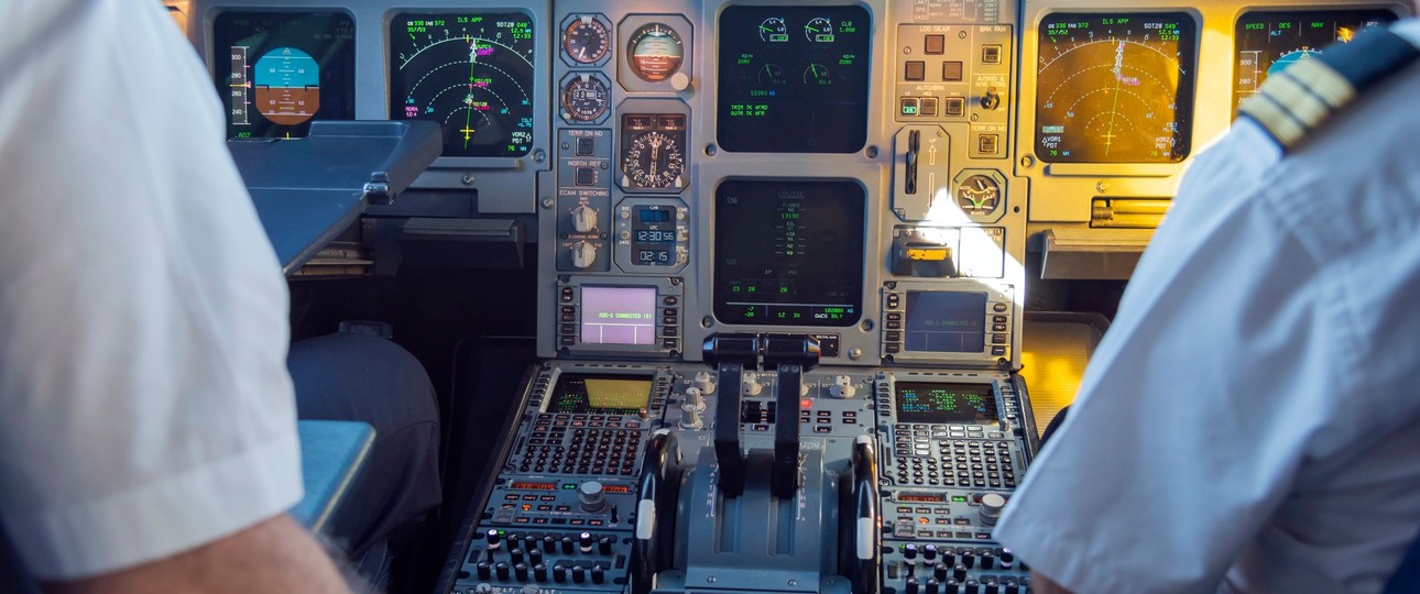 Zwei Piloten im Cockpit: Powernaps sind in Europa unter Auflagen erlaubt. In den USA nicht.