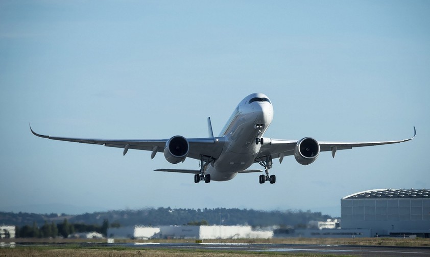 Airbus A350 beim Start: Der Langstreckenflieger soll ein Upgrade bekommen.